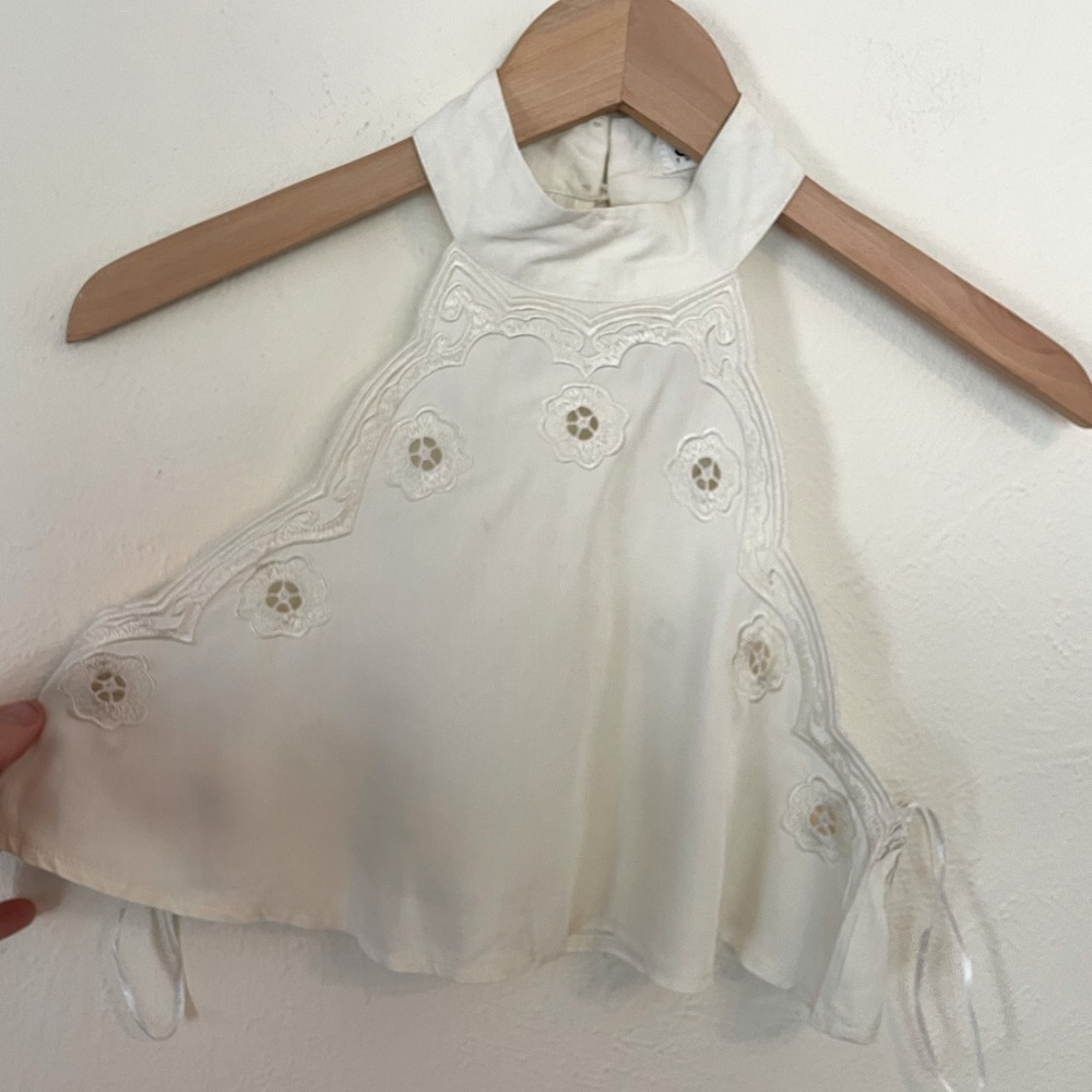 🌱White Embroidered Halter Top